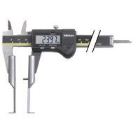 Slot measuring attachment set for calliper gauge